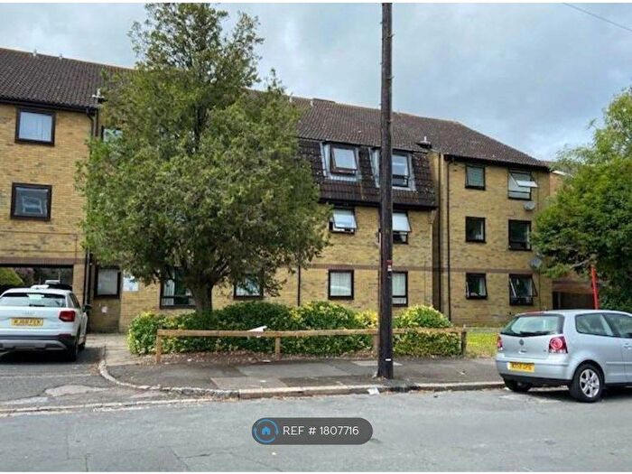 2 Bedroom Flat To Rent In Pheonix Court, Croydon, SE25
