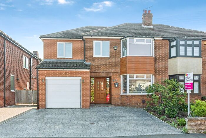 4 Bedroom Semi Detached House For Sale In Kingsley Avenue, Milnthorpe, Wakefield, WF2