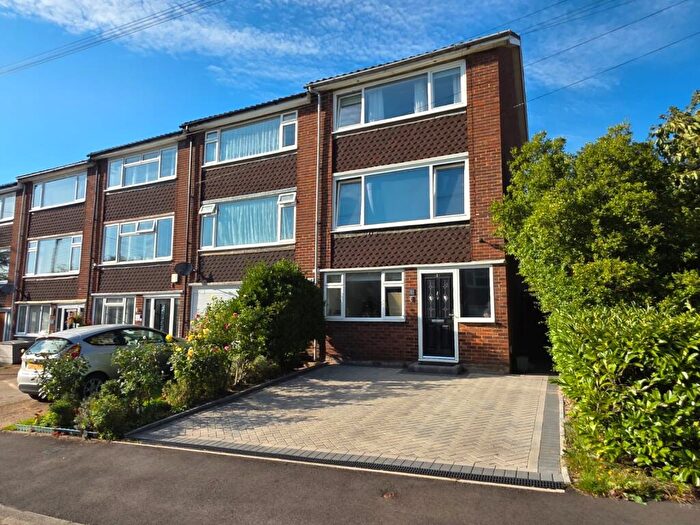 3 Bedroom End Of Terrace House For Sale In Mayfield Gardens, Brentwood, CM14