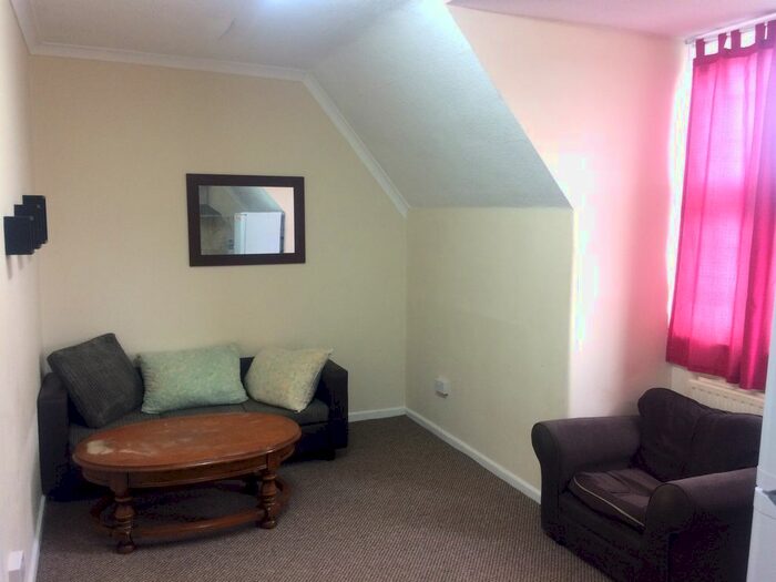 1 Bedroom Flat To Rent In Bennetts Castle Lane, Dagenham, RM8