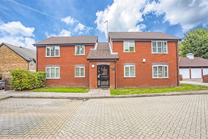 1 Bedroom Flat For Sale In Kensington House, Upper Dunnymans, Banstead, SM7