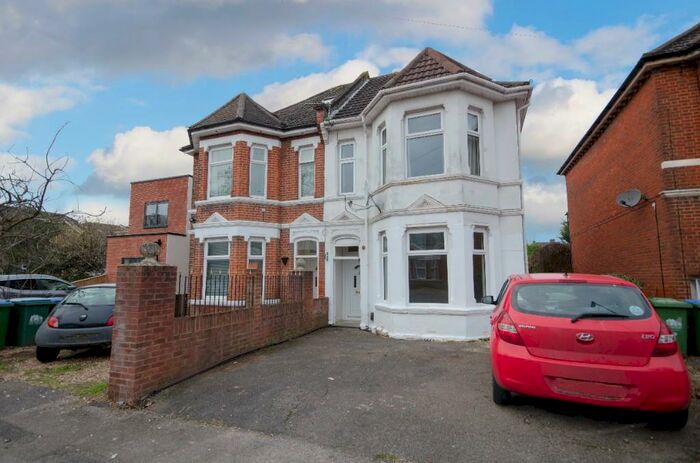 6 Bedroom Semi-Detached House To Rent In Atherley Road, Shirley, Southampton, SO15