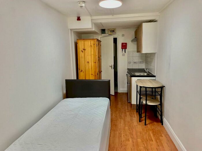 Studio To Rent In Langtry Walk, London, NW8