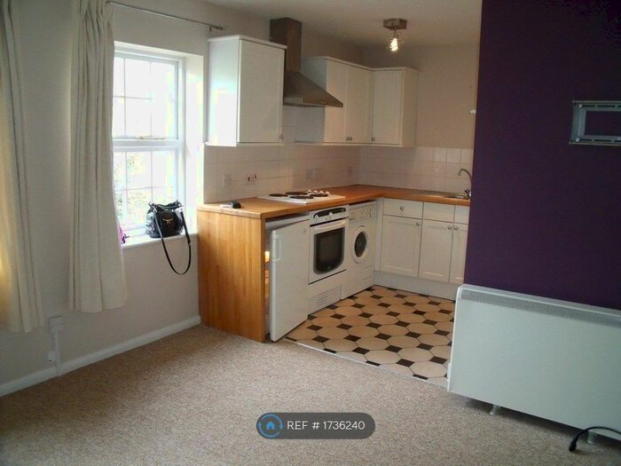 Studio To Rent In Holly Lodge, London, SW20
