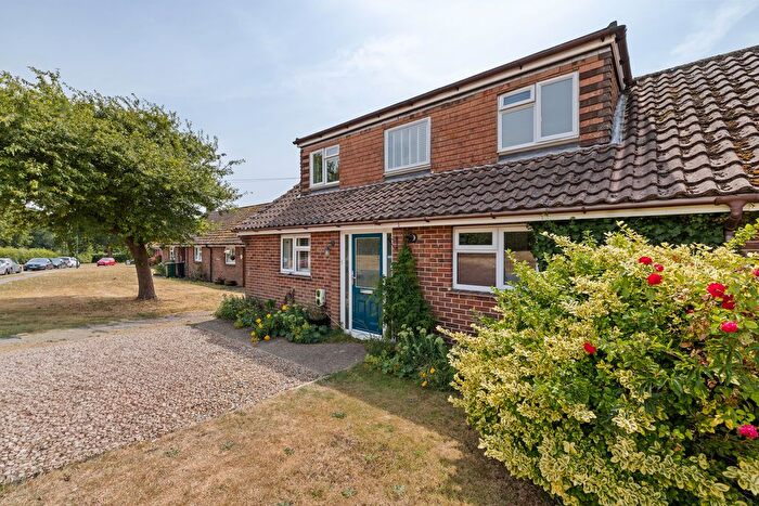 3 Bedroom Semi Detached House For Sale In Duncan Road, Chichester, PO19