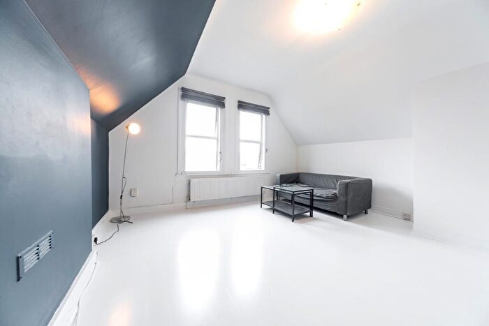2 Bedroom Apartment To Rent In Minster Road, London, NW2