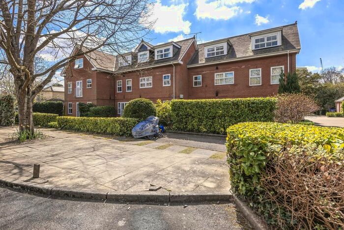 3 Bedroom Flat To Rent In Napier Court, - Broomhall Road, Woking, GU21