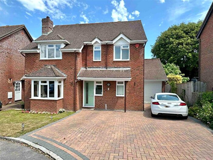3 Bedroom Detached House For Sale In Kivernell Place, Milford On Sea, Lymington, Hampshire, SO41
