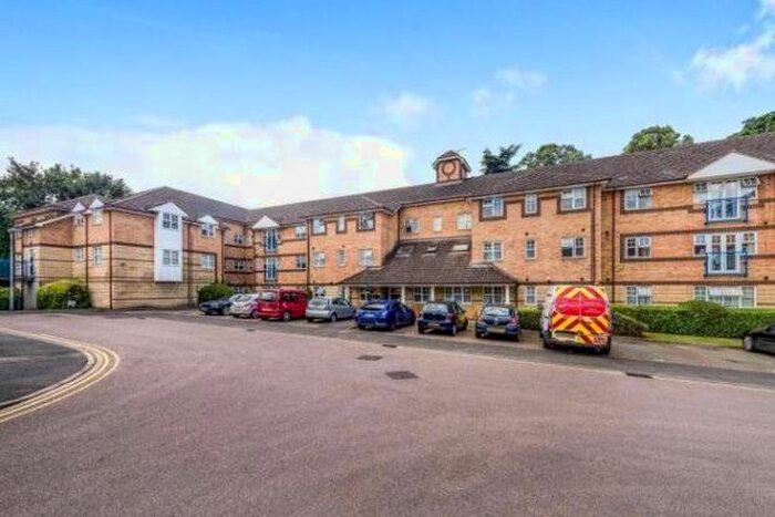 2 Bedroom Flat To Rent In Earls Meade, Luton, LU2