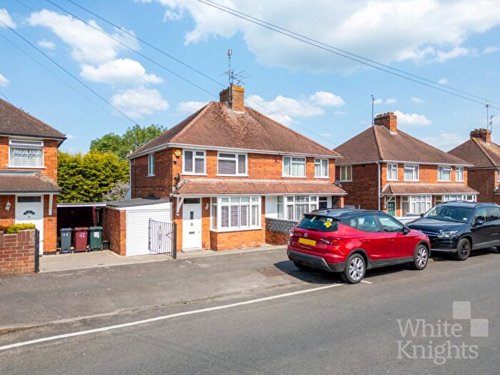 3 Bedroom Semi-Detached House For Sale In Grasmere Avenue, Tilehurst, Reading, Berkshire, RG30