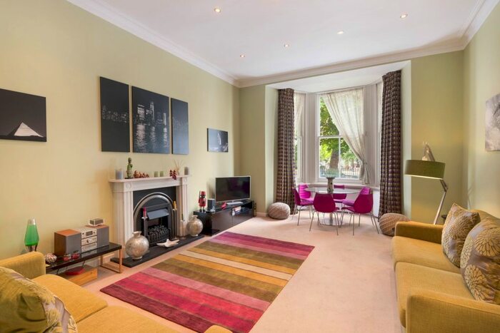 2 Bedroom Flat To Rent In Redcliffe Square, London, SW10