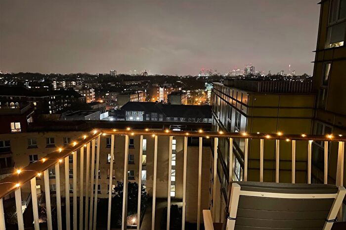 2 Bedroom Flat For Sale In Buckler Court, Eden Grove, London, N7