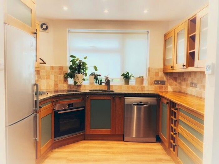 1 Bedroom Flat To Rent In Leopold Avenue, London, SW19
