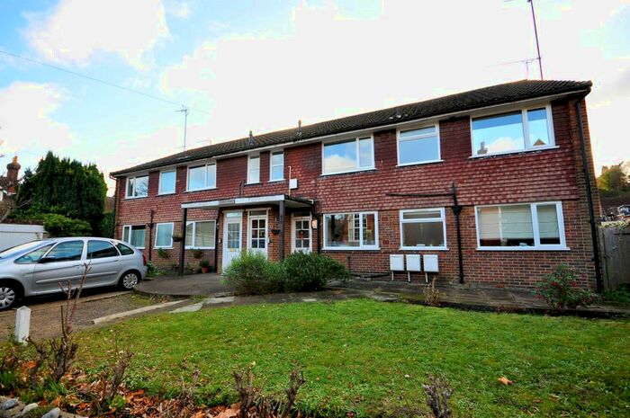 2 Bedroom Flat To Rent In Moss Lane, Godalming, GU7