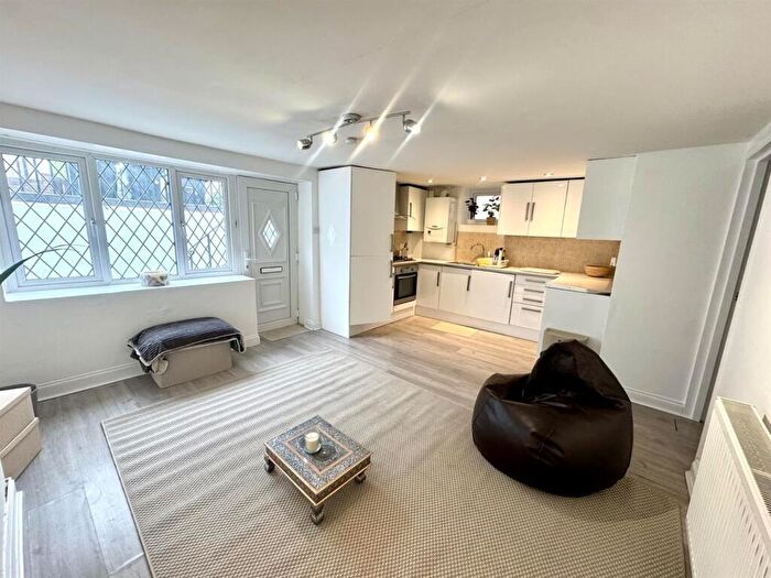 1 Bedroom Maisonette For Sale In Montague Road, Croydon, CR0