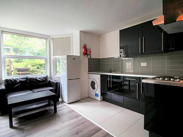 Studio To Rent In St. Johns Terrace, Hyde Park, Leeds, LS3