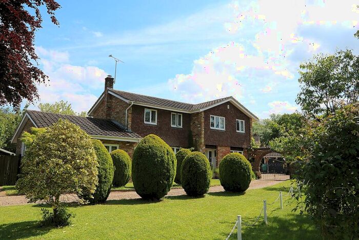 4 Bedroom Detached House For Sale In Upper Basildon, RG8