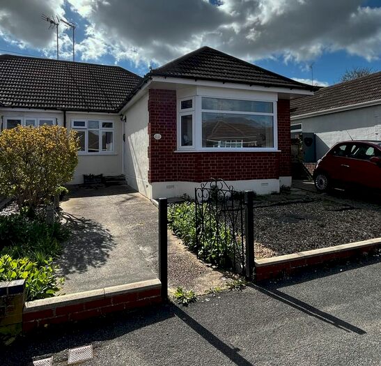 2 Bedroom Semi-Detached Bungalow To Rent In Meadow Way, Hockley, SS5