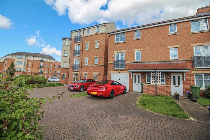 3 Bedroom Property To Rent In Redgrave Close, Gateshead, Tyne Amp; Wear, NE8