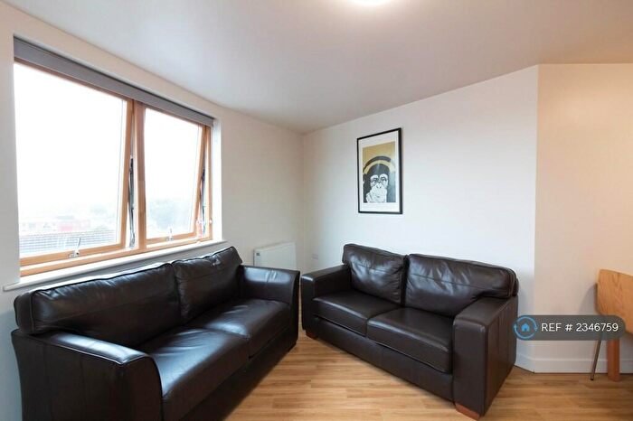 3 Bedroom Flat To Rent In Mulberry House, Southampton, SO14