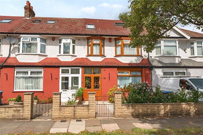 4 Bedroom Terraced House For Sale In Princes Avenue, Palmers Green, London, N13