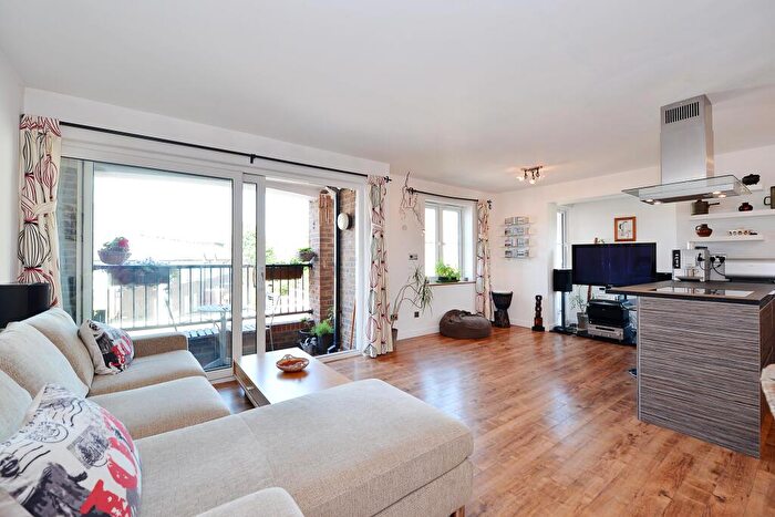 2 Bedroom Apartment To Rent In Plymouth Wharf, E14