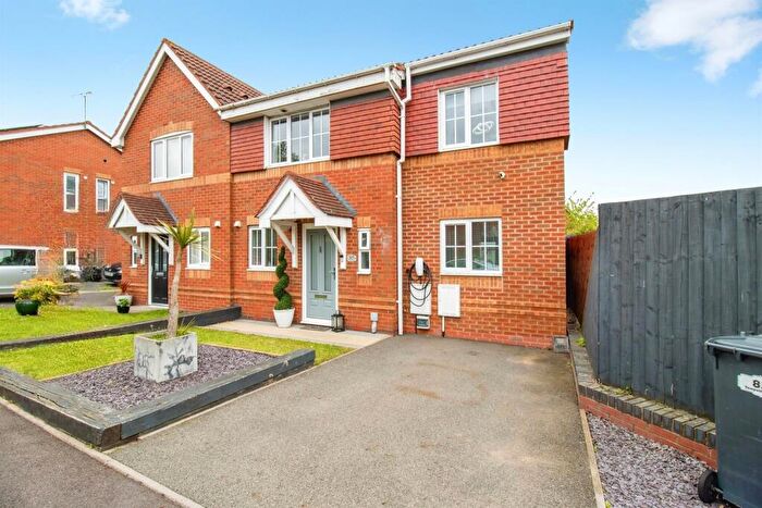 3 Bedroom Semi Detached House For Sale In Towpath Close, Longford, Coventry, CV6