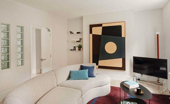 2 Bedroom Flat To Rent In Marylebone Lane, London, W1U