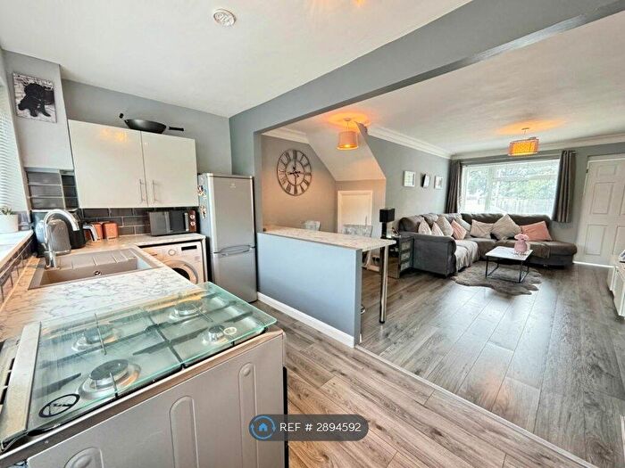 2 Bedroom Maisonette To Rent In Scott Avenue, Rainham, Gillingham, ME8