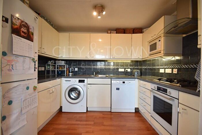 2 Bedroom Apartment To Rent In Cumberland Mills Square, London, E14