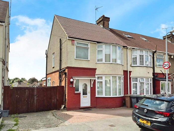 3 Bedroom Terraced House To Rent In Chester Avenue, Luton, LU4