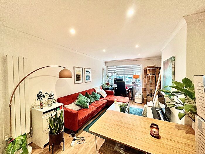 1 Bedroom Flat To Rent In St. Stephens Close, London, E17
