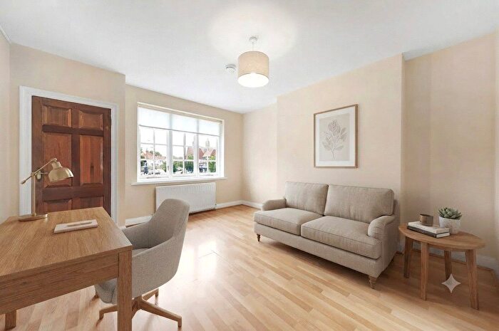 4 Bedroom Flat To Rent In Old Oak Common Lane, London, W3