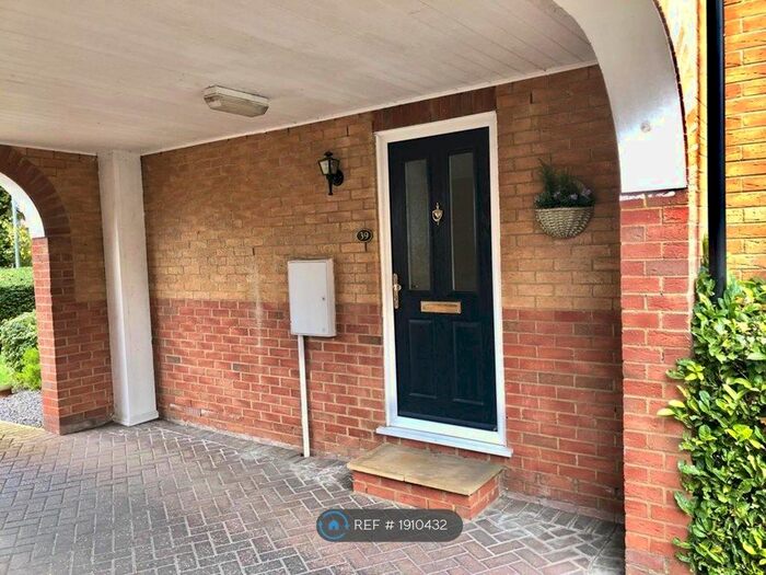 2 Bedroom Flat To Rent In Chelsea Gardens, Harlow, CM17