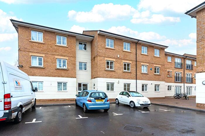 2 Bedroom Flat For Sale In Long Ford Close, Oxford, OX1
