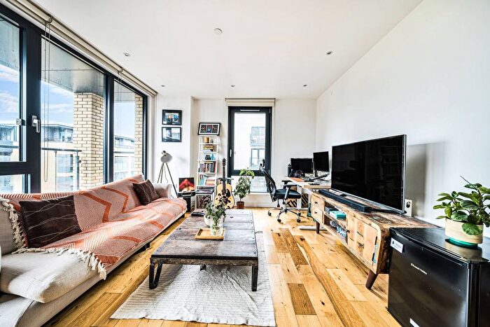 2 Bedroom Flat For Sale In Cadmium Square, Bethnal Green, London, E2