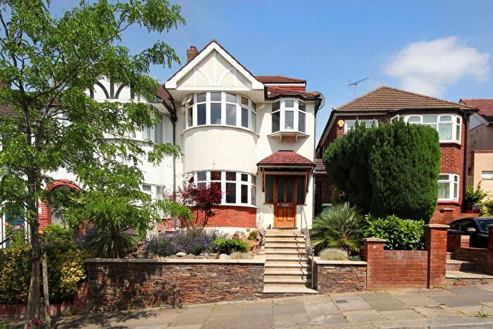 4 Bedroom Terraced House To Rent In Highland Avenue, Hanwell, W7