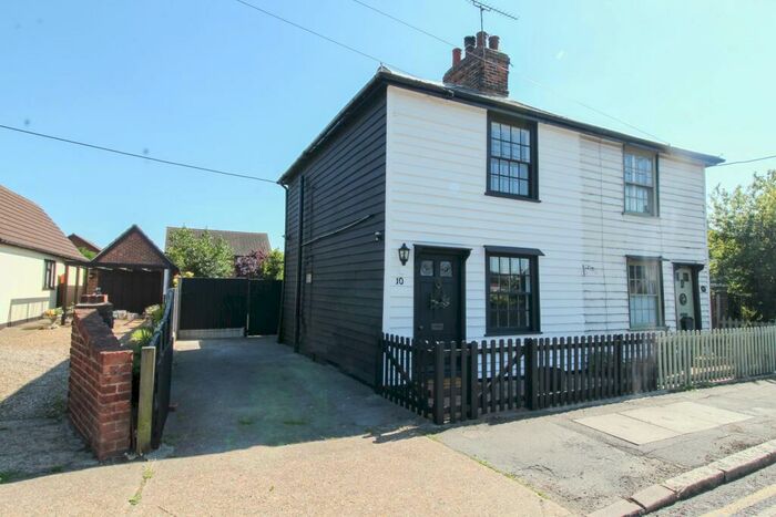 2 Bedroom Cottage To Rent In Hart Road, Benfleet, SS7