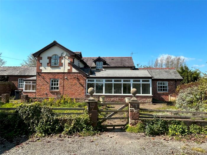 4 Bedroom Link Detached House For Sale In Bluebell Lane, Neston, Cheshire, CH64