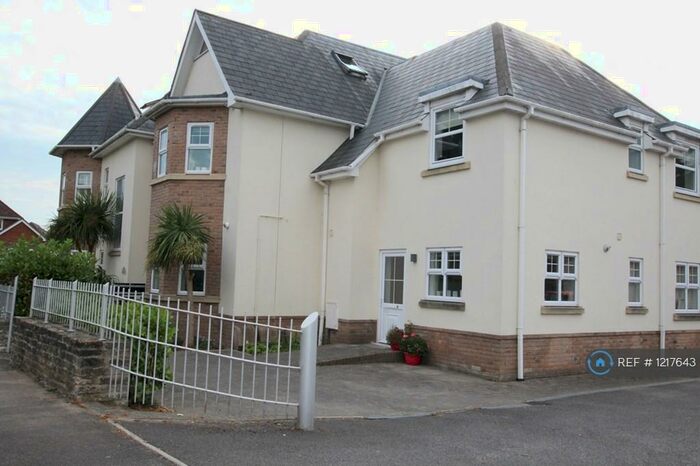 2 Bedroom Flat To Rent In Sanshore Court, Poole, BH14