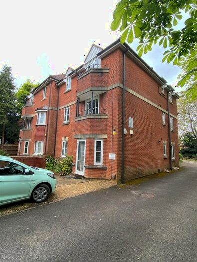 2 Bedroom Flat To Rent In Wellington Road, Bournemouth, BH8