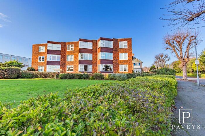 3 Bedroom Flat For Sale In The Crescent, Frinton-on-Sea, CO13