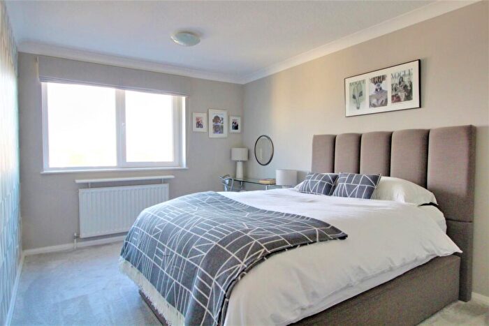 2 Bedroom Flat For Sale In Fairlawns, Kingsway, Hove, East Sussex, BN3
