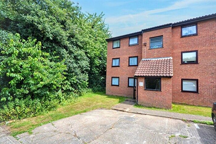 2 Bedroom Flat To Rent In Valley Green, Woodhall Farm, Hemel Hempstead, HP2