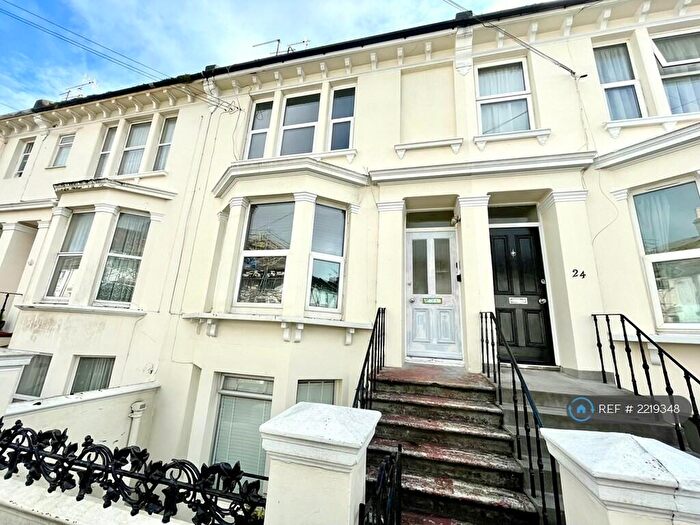 1 Bedroom Flat To Rent In Top Floor, Hove, BN3