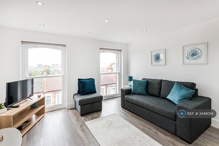 1 Bedroom Flat To Rent In Elmsdown House, Stratford, E15