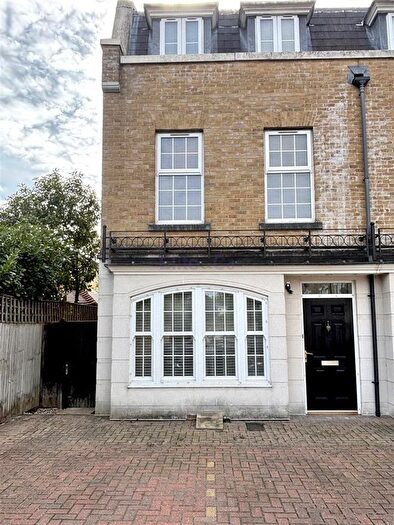 3 Bedroom Town House To Rent In St Martins Lane, Beckenham, BR3