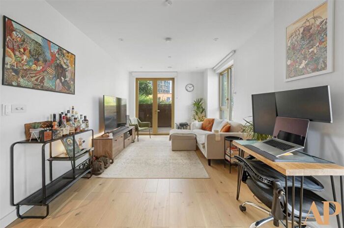 1 Bedroom Flat To Rent In East Apartments, N17