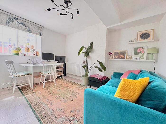 1 Bedroom Flat For Sale In Town Quay, Eastgate House Town Quay, SO14