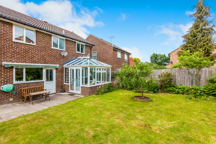 4 Bedroom Link Detached House To Rent In Trefoil Close, Horsham, RH12